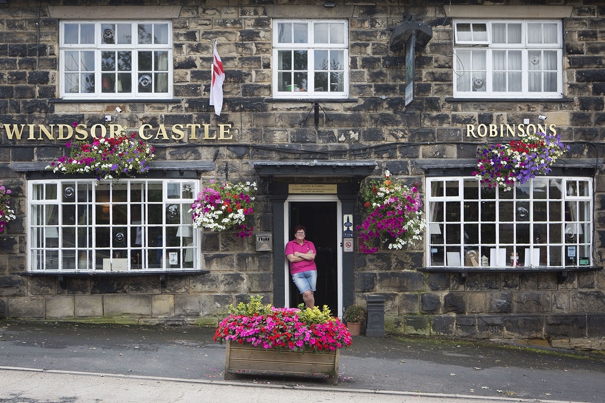 Licensee at Windsor Castle pub awarded the BII Heart of the Community Award